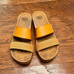 REEF Woman’s Cushion Vista Hi Platform Sandal, Size 8